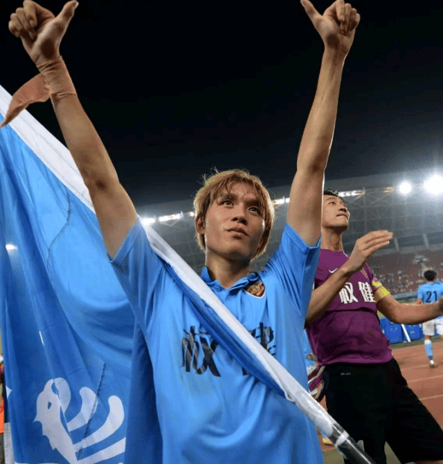 芝加哥公牛迎荷甲关键赛，转会期造点机会，球迷炸锅，轮换策略成焦点的简单介绍